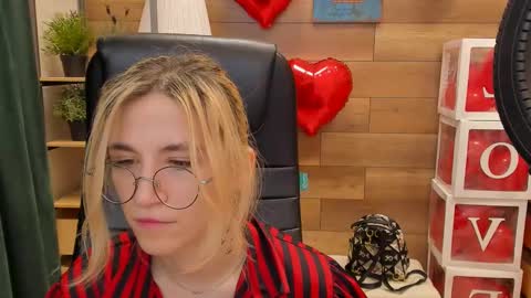 Snapshot of moon13152 chatting on 02.18.25 Katrin online show from 02.18.25