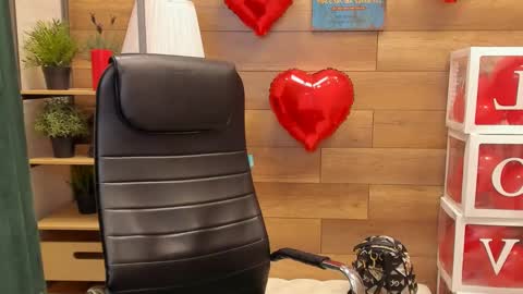 Snapshot of moon13152 chatting on 02.18.25 Katrin online show from 02.18.25