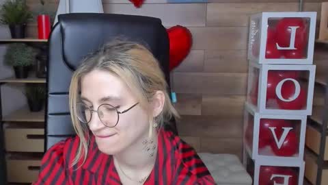 Snapshot of moon13152 chatting on 02.18.25 Katrin online show from 02.18.25