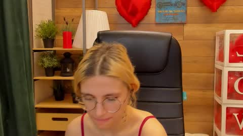 Snapshot of moon13152 chatting on 02.20.25 Katrin online show from 02.20.25
