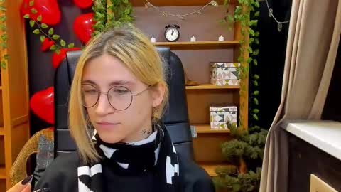 Snapshot of moon13152 chatting on 02.23.25 Katrin online show from 02.23.25