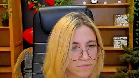 Snapshot of moon13152 chatting on 02.24.25 Katrin online show from 02.24.25