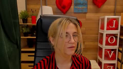 Snapshot of moon13152 chatting on 02.25.25 Katrin online show from 02.25.25