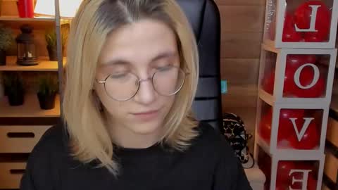 Snapshot of moon13152 chatting on 03.01.25 Katrin online show from 03.01.25