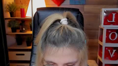 Snapshot of moon13152 chatting on 03.01.25 Katrin online show from 03.01.25