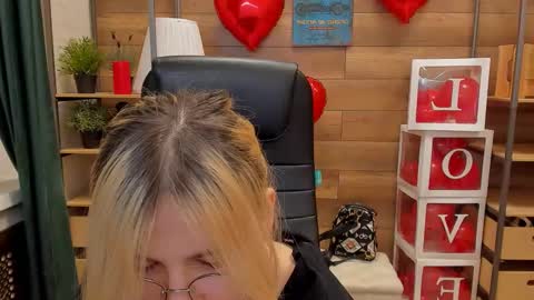 Snapshot of moon13152 chatting on 03.08.25 Katrin online show from 03.08.25