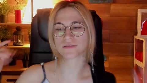 Snapshot of moon13152 chatting on 03.09.25 Katrin online show from 03.09.25