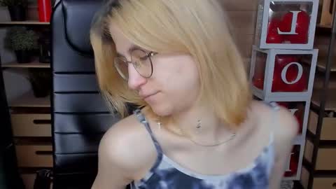 Snapshot of moon13152 chatting on 03.09.25 Katrin online show from 03.09.25