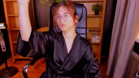 Snapshot of moon13152 chatting on 09.28.25 Katrin online show from 09.28.25