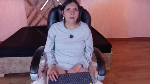 Moon  online show from 11.20.25