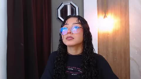 moon_and_fire_ online show from 04.03.26