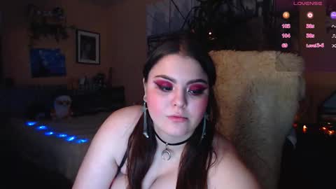 Snapshot of moon_sugar_ chatting on 11.16.25 Keira online show from 11.16.25