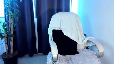 moonie_baddie31 online show from 10.15.25