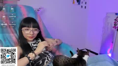 MOON  online show from 10.03.25