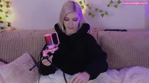 Mia   online show from 02.16.25