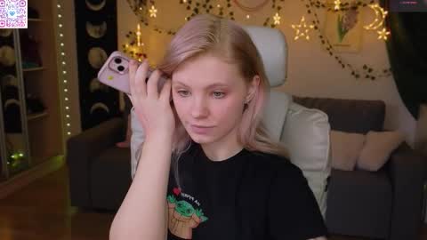 Mia   online show from 03.25.26