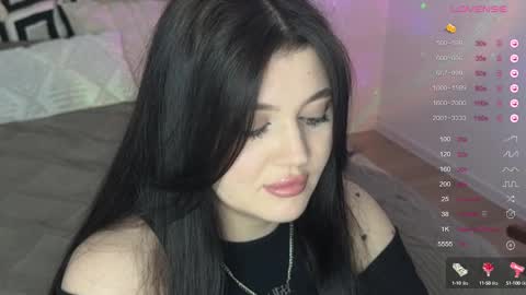 Snapshot of moonrenata chatting on 03.11.25 Ri online show from 03.11.25