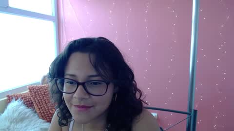 Snapshot of mora_haze chatting on 01.10.25 Mora Haze 3 online show from 01.10.25