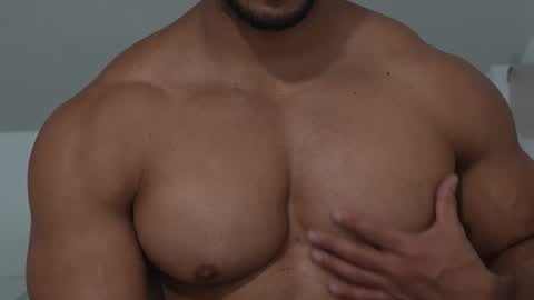 Snapshot of moreno1muscular chatting on 11.17.25 moreno1muscular online show from 11.17.25