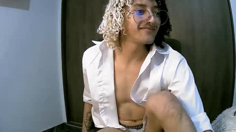 Snapshot of morenox_luxe chatting on 12.16.25 Danny online show from 12.16.25