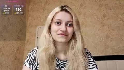 Eva is here now  help me get 50 thumbs up pls  online show from 03.29.26