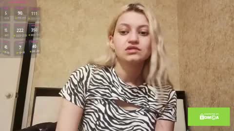 Eva is here now  help me get 50 thumbs up pls  online show from 03.30.26