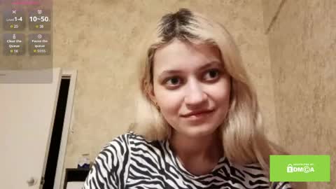 Eva is here now  help me get 50 thumbs up pls  online show from 04.07.26