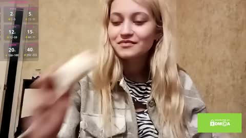 Eva is here now  help me get 50 thumbs up pls  online show from 04.08.26