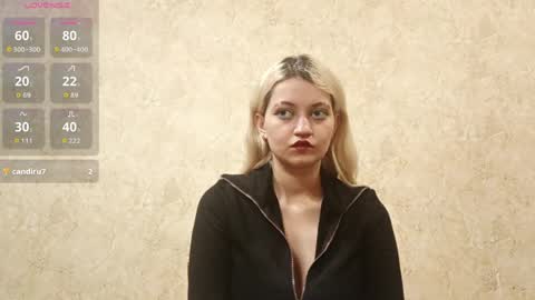 Eva is here now  help me get 50 thumbs up pls  online show from 04.13.26