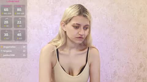 Eva is here now  help me get 50 thumbs up pls  online show from 04.16.26