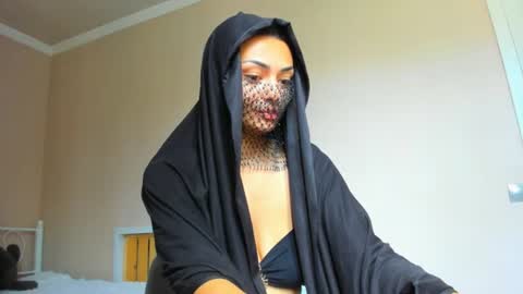 Snapshot of moroccan_diamond_ chatting on 06.21.26 Medina online show from 06.21.26