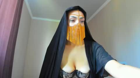Snapshot of moroccan_diamond_ chatting on 07.25.26 Medina online show from 07.25.26