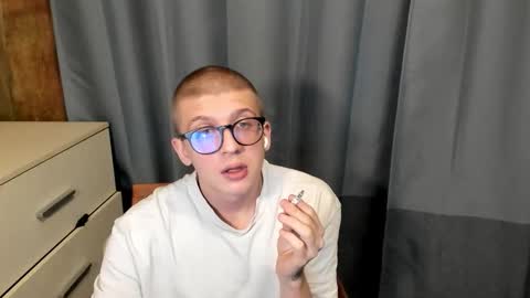 Snapshot of mortywithlove chatting on 12.18.25 Morty online show from 12.18.25