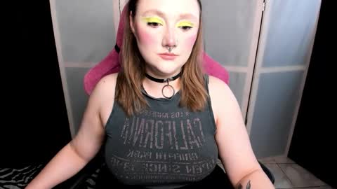 Snapshot of motorkate chatting on 10.19.25 motorkate online show from 10.19.25