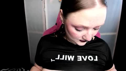 Snapshot of motorkate chatting on 10.26.25 motorkate online show from 10.26.25