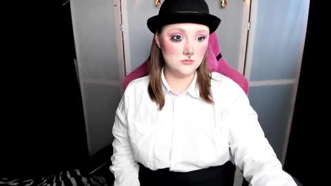 Snapshot of motorkate chatting on 10.27.25 motorkate online show from 10.27.25