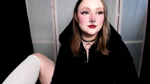 Snapshot of motorkate chatting on 11.13.25 motorkate online show from 11.13.25