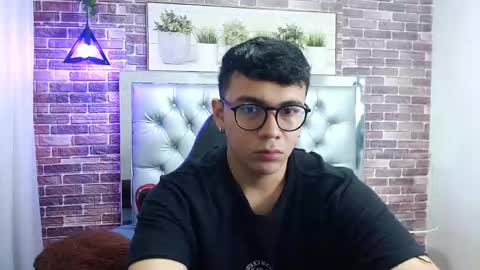 Snapshot of mou_fly chatting on 10.01.25 Mou Fly online show from 10.01.25