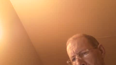 Snapshot of moviem1978 chatting on 12.29.24 Frederik online show from 12.29.24