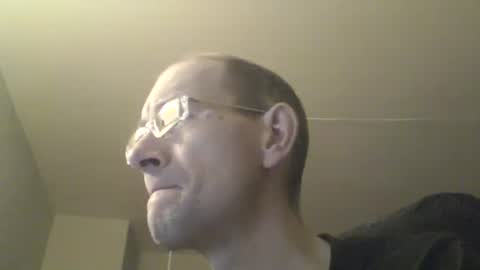 Snapshot of moviem1978 chatting on 01.03.25 Frederik online show from 01.03.25