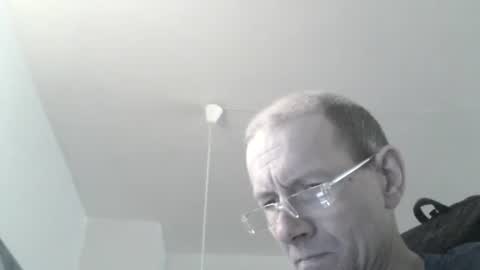 Snapshot of moviem1978 chatting on 01.10.25 Frederik online show from 01.10.25