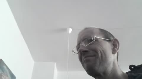 Snapshot of moviem1978 chatting on 01.12.25 Frederik online show from 01.12.25