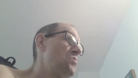 Snapshot of moviem1978 chatting on 10.11.25 Frederik online show from 10.11.25