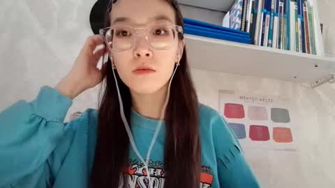 Snapshot of mozellesoomaroo chatting on 11.25.25 Karla online show from 11.25.25