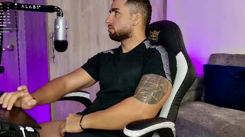 Snapshot of mr_david_cox chatting on 02.17.25 David online show from 02.17.25