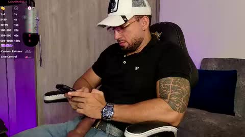 Snapshot of mr_david_cox chatting on 03.12.25 David online show from 03.12.25