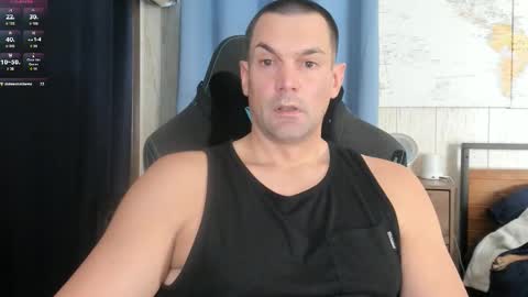 Snapshot of mr_mac69 chatting on 12.20.25 Cam online show from 12.20.25