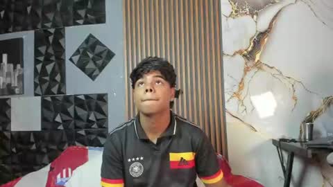 Snapshot of mr_mois chatting on 07.18.26 mr_mois online show from 07.18.26