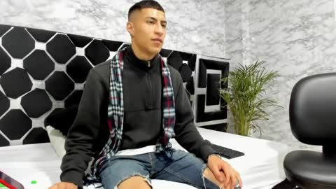 Snapshot of mr_porn_9 chatting on 04.10.26 Mr Porn online show from 04.10.26