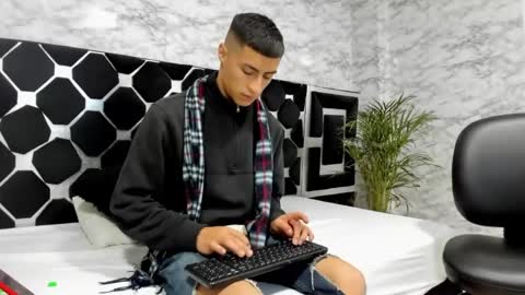 Snapshot of mr_porn_9 chatting on 04.12.26 Mr Porn online show from 04.12.26